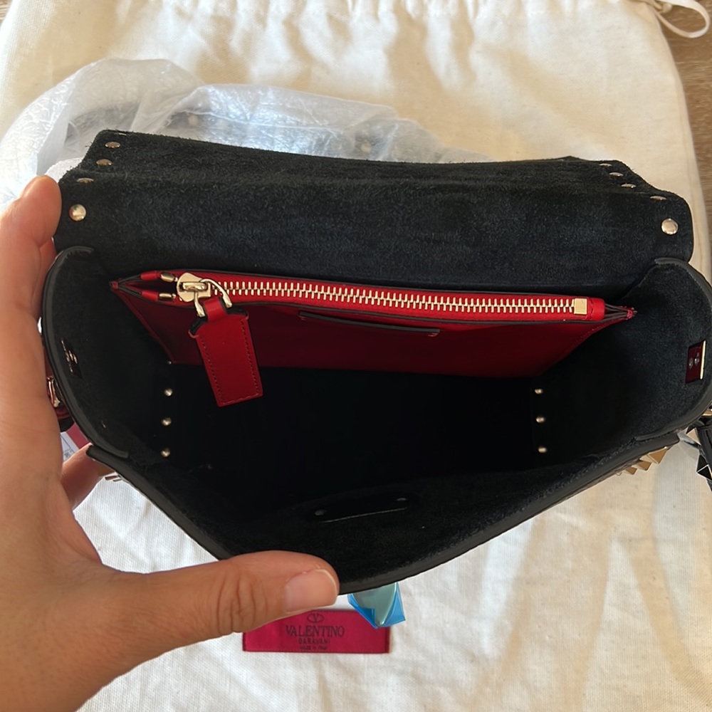 Valentino Garavani Rockstud Leather Shoulder Bag - Picture 5 of 10